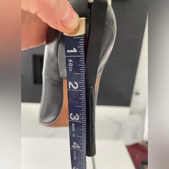 GIANFRANCO FERRE BLACK LEATHER HIGH HEELS SIZE EU37.5 US7.5 - Picture 16 of 16